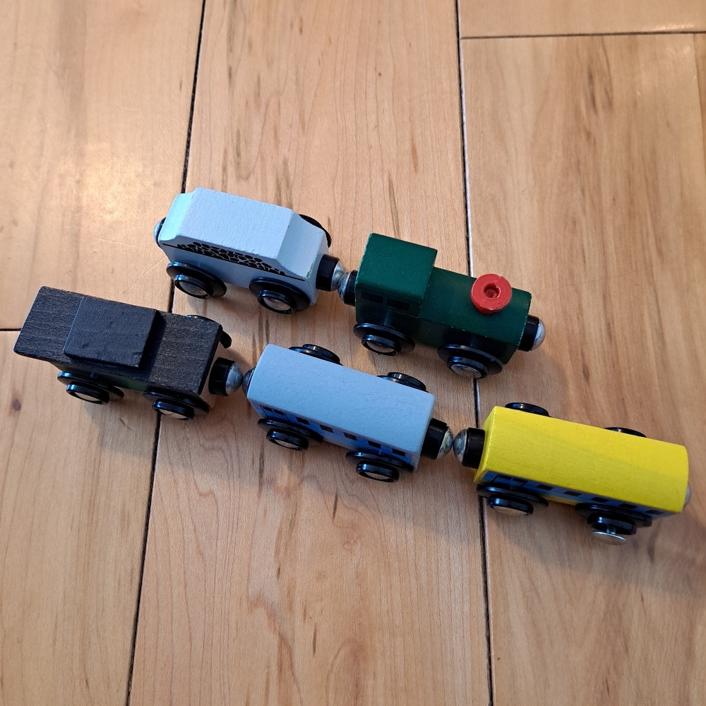 5 PIECE WOODEN TRAIN ENGINE PASSENGER CABOOSE Thomas Wooden Railway Compatible - Picture 6 of 7